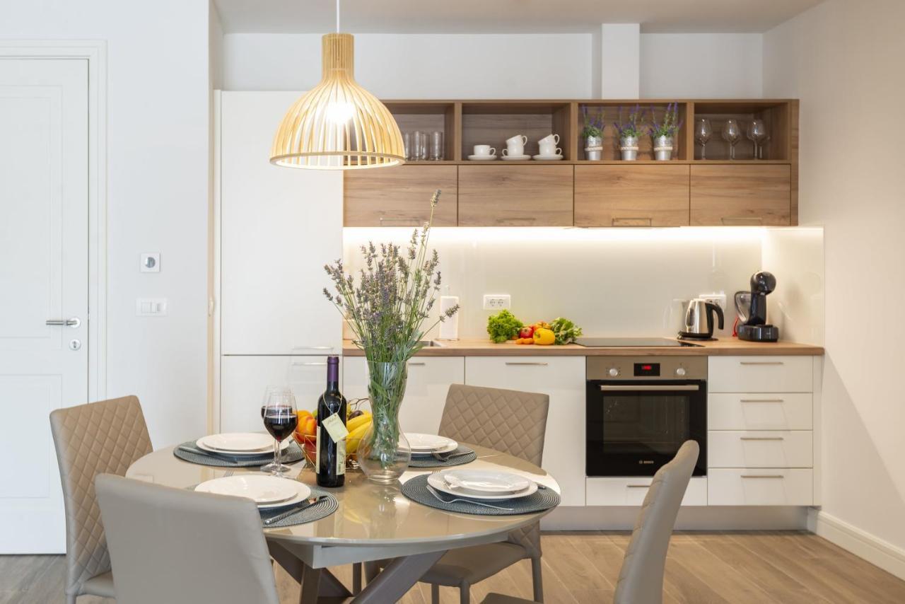 Lustica Apartments Central Tivat Eksteriør billede